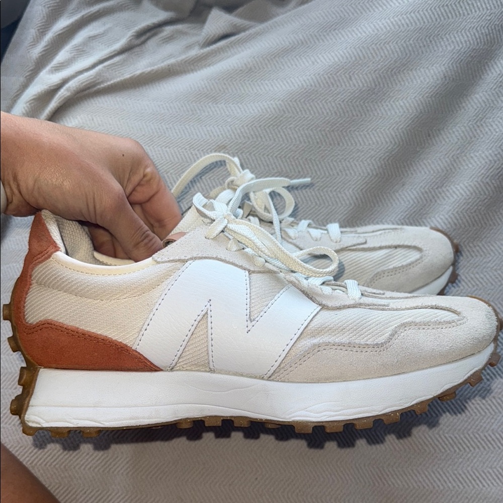 New Balance 327
